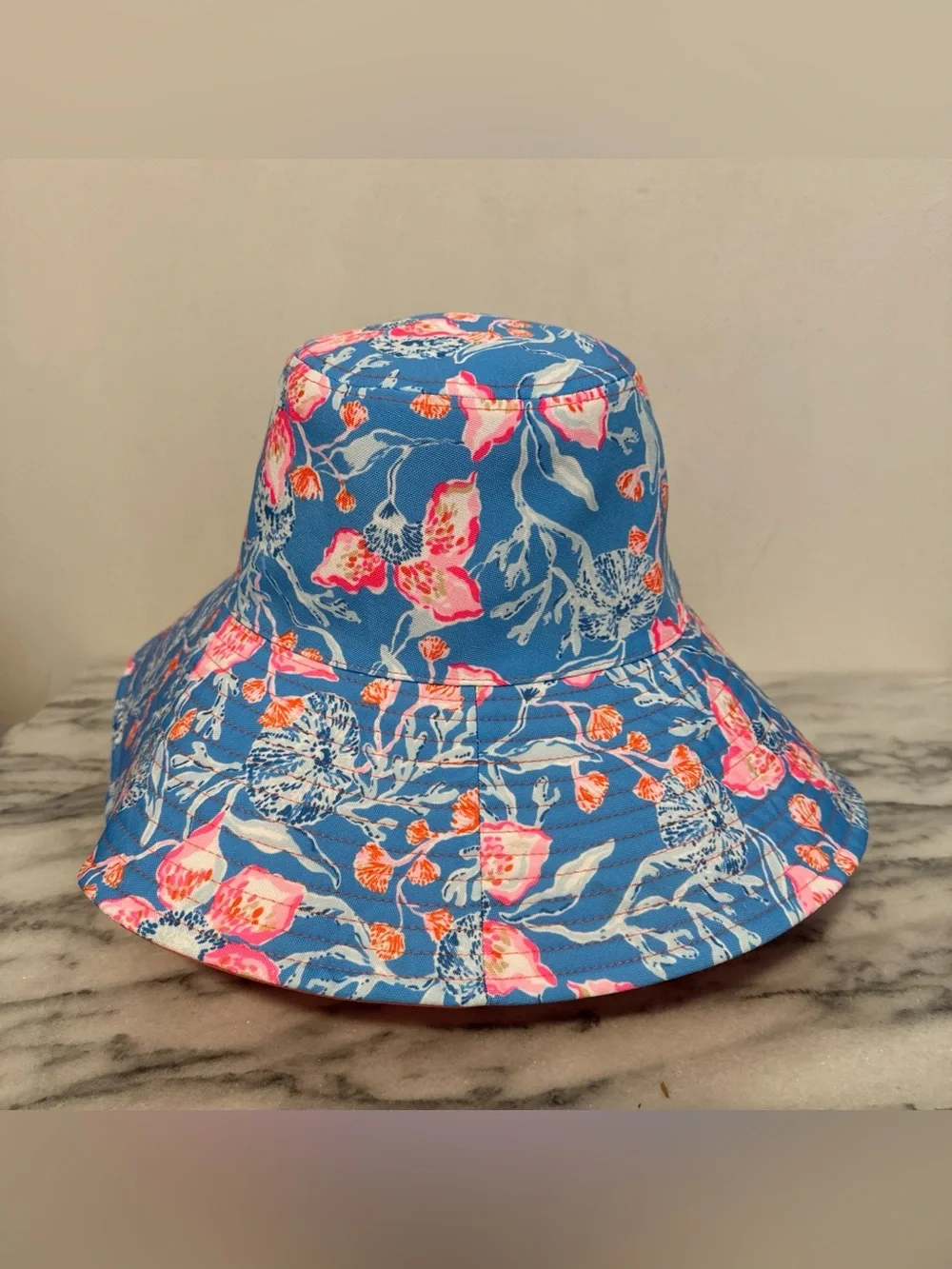 Lilly Pulitzer UPF 50+ Reversible Sun Hat in the Bahamian Rhapsody Excellent